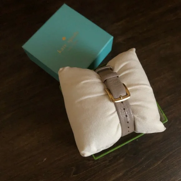 KATE SPADE Gold and Cream Watch with Tan Strap 💙 - Picture 5 of 9